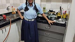 Ντεσί κοπέλα γαμάται από χωριατό αγόρι