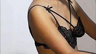 negrita flaca sucking huge dick homemade