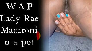 Lady Raex rasa emosi kuat jari memek punggung basah dekat close-up