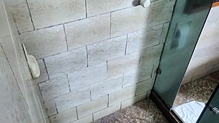 João Safado Blows Monster Cock In Shower With Nicoly Carioca