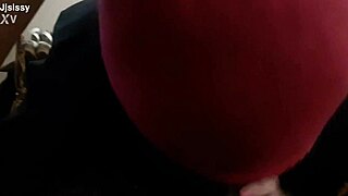 Watch this tranny sucking a big black cock 😍