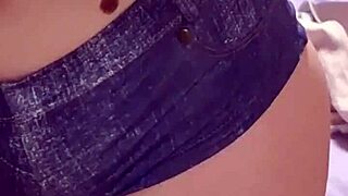 Fetish Mistress Elza Koms: Beautiful Pussy Lips and Nasty Striptease Barefoot