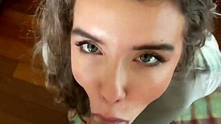 Rubia canadiense Eden Ivy se folla la boca deepthroat baboso POV corrida