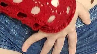 Fetish Mistress Elza Koms: Beautiful Pussy Lips and Nasty Striptease Barefoot