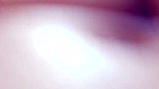 Sexy babe delivers ricos sentones. 🔥