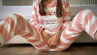 i watch skinny schoolgirl squirt big orgasm