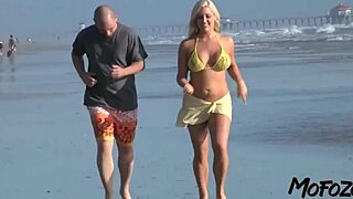 Blondínka amatérka s veľkými prsiami dáva špinavý hlboký orál tatíkovi