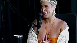 seu forte e exibicao se sente autentica tem falta das preliminares nao sai com homens sem planos e quando beijou mulheres