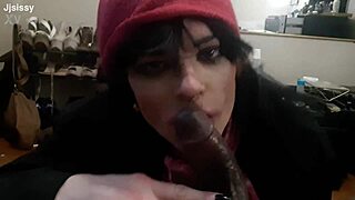 Watch this tranny sucking a big black cock 😍