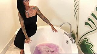 does the bodybuilder get assfucked by dominant german milf with strapon?