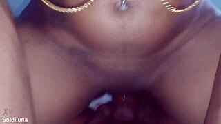 Esposa bebendo todo leitinho do corno