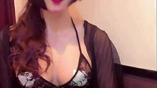 巨乳の加工美人女装が配信しながらオナニー 😍