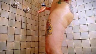 i watch her shave, be carefull with the water