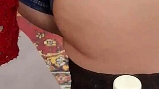 Fetish Mistress Elza Koms: Beautiful Pussy Lips and Nasty Striptease Barefoot