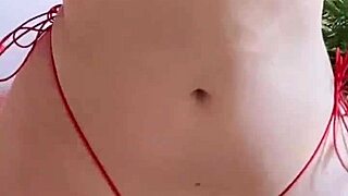 wow, the sexiest curvy elf you'll ever see!