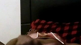 Seseorang melancap dalam video buatan rumah