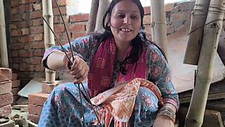 Women Fuck Labor Contractor For Extra Money