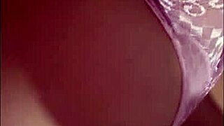 Mira que rica lenceria me regala un fan quieres ver que rico me masturbo