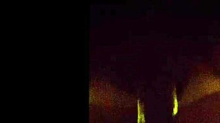 entro al cuarto mientras se vestia