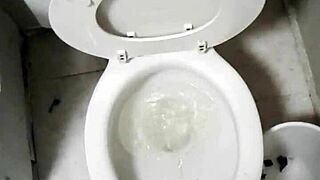 i saw a nude pic and it made me piss in the shower lol