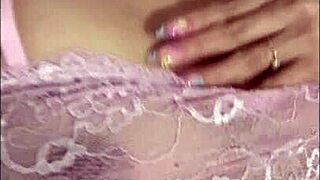 Mira que rica lenceria me regala un fan quieres ver que rico me masturbo