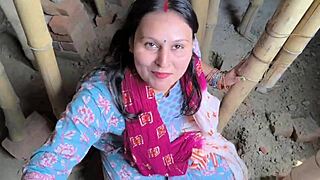 Women Fuck Labor Contractor For Extra Money