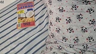 Bapa tiri terkejut keras tengok anak tiri 18+ goda bontot ketat!