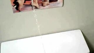 i saw a nude pic and it made me piss in the shower lol