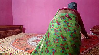 Gaanv ki bhabhi ko 69 mein doggystyle mein vishaal creampie ke saath sex karte hue pakda