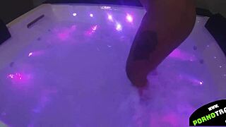 thai girl's tight feet give amazing footjob 😘