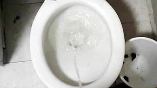 i saw a nude pic and it made me piss in the shower lol