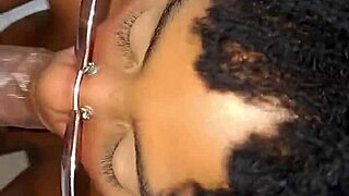 fiquei desfilando de calcinha na frente do meu padrasto até ele me comer gostoso?