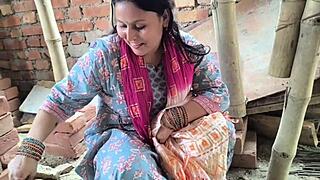 Women Fuck Labor Contractor For Extra Money