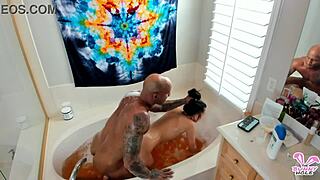 watch this quickie in the bathtub