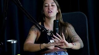 Flor De Damiana's Exhibitionist Pussy Sucking