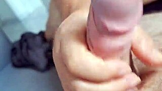 enteada novinha bateu uma punhetinha no padastro quando n�o havia mais ningu�m em casa