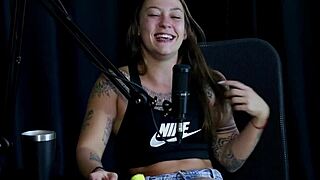 Flor De Damiana's Exhibitionist Pussy Sucking