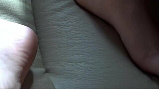 Watch Female College Student Masturbate Loudly!