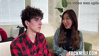 pomajka Nicole uči Dylana o zadovoljstvu u tabu seks edukaciji