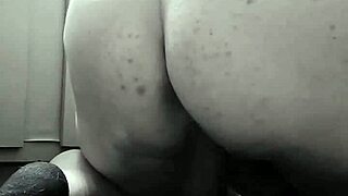 Snowbunnyqueen27 rides her 11 inch dildo 😈