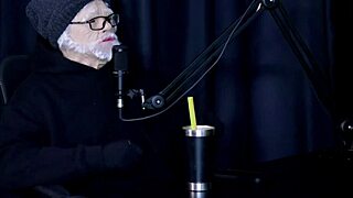 Flor De Damiana's Exhibitionist Pussy Sucking