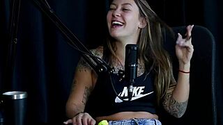 Flor De Damiana's Exhibitionist Pussy Sucking