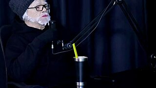 Flor De Damiana's Exhibitionist Pussy Sucking