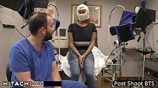 Студентка первого курса Тейлор Ортега получает обязательный оргазм от хитачи от доктора Тампы, медсестра бреет пизду, растягивает жопу вибратором