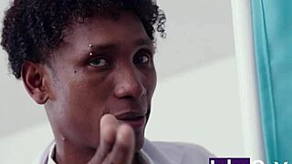 A latina woman deceives her husband at the hospital