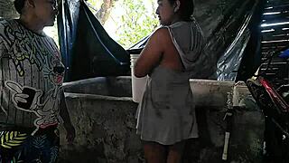 Tenemos Escasez De Agua En El Barrio Asi Que Voy Al Pozo De La Vecina Para Que Me Regale Agua Y Tambien Una Buena Follada