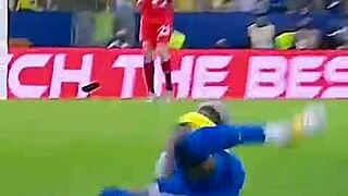 Novinho metendo na argentina gostosa com muita paixão e energia.