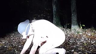 Esclave f en foret dressage de truie puis dressage en int�rieur.