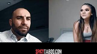 Hijastra cachonda tiene videollamada traviesa con padrastro