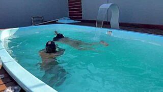 Putaria na Piscina com Várias Novinhas Flashing Big Tits and Asses